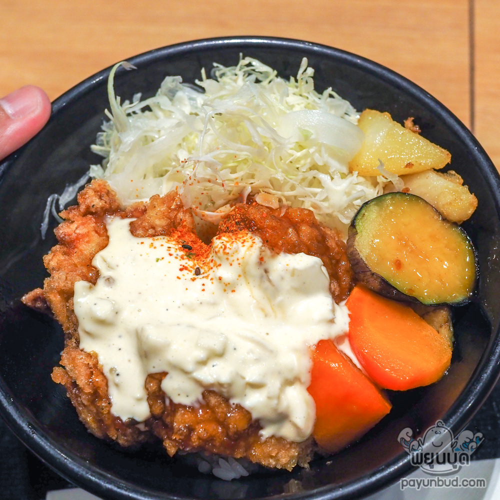 Payunbud's tweet photo. รักคารายามะมากกก รัก���อสเกลือวันก่อนซอสเกลือหมด วันนี้ได้กินแย๊ว ดีใจ ;   ; ) จุดเด่นคือทอดมากรอบ ด้านในเนื้อฉ่ำ ซสให้เลือกเยอะส่วนตัวรักซอสเกลือมาก ชุดข้าวไม่แพง ราคาnet ไม่มี+  ไก่นัมบังก็อร่อยนะ งืออออ 

แต่ สาขาแถวบ้านอุ๋งคือแฟชั่น ไม่ค่อยได้ไป นี่ไปกินสยามมาล่ะ https://t.co/5EostggKli