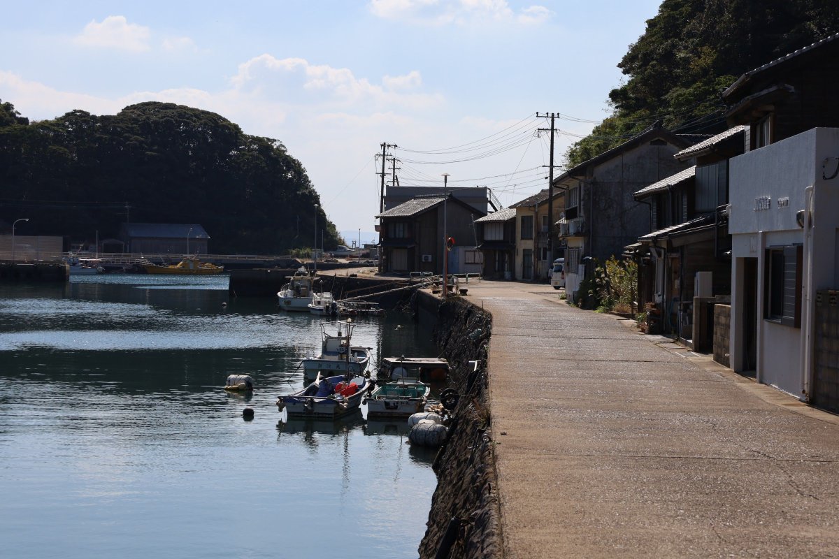 hatahata_shots's tweet photo. 的山大島 (あづちおおしま)
捕鯨で栄えた海辺の暮らし https://t.co/5PFvNQGQ7i
