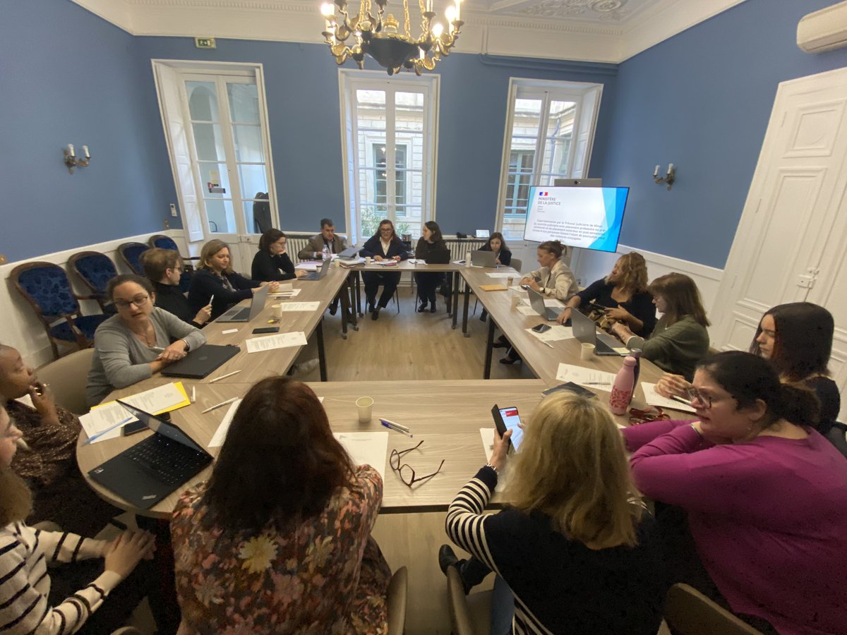 ProcureureNIMES's tweet photo. 🏛️ Violences intra familiales : Comité annuel ce matin sur le dispositif #CJPP et du placement extérieur consacré aux personnes poursuivies pour violences conjugales ! 
 
👏 Expérimentation réussie du TJ #Nîmes pour une réponse pénale efficiente !

🙏Merci à tous les partenaires https://t.co/FjmzNbRU3l