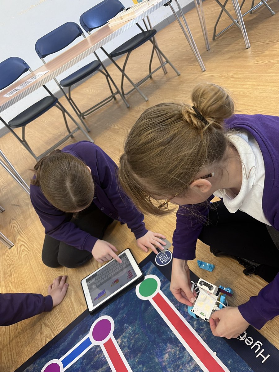 OJAB_Computing's tweet photo. A super morning coding robots for Y6. @hyetteducation https://t.co/B7be9vqNuI