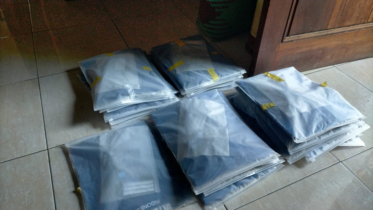 Alhamdulillah, Pertengahan Bulan di ujung tahun identitas resmi sebagai fans club inter ,tiba. Duduk cantik Minggu, sudah masuk dompet id card nya 😁 
T shirt nya jangan Lupa buat jalan ke mall, #ICC2023 #interclubindonesia <a href="/InterClubIndo/">Inter Club Indonesia</a>