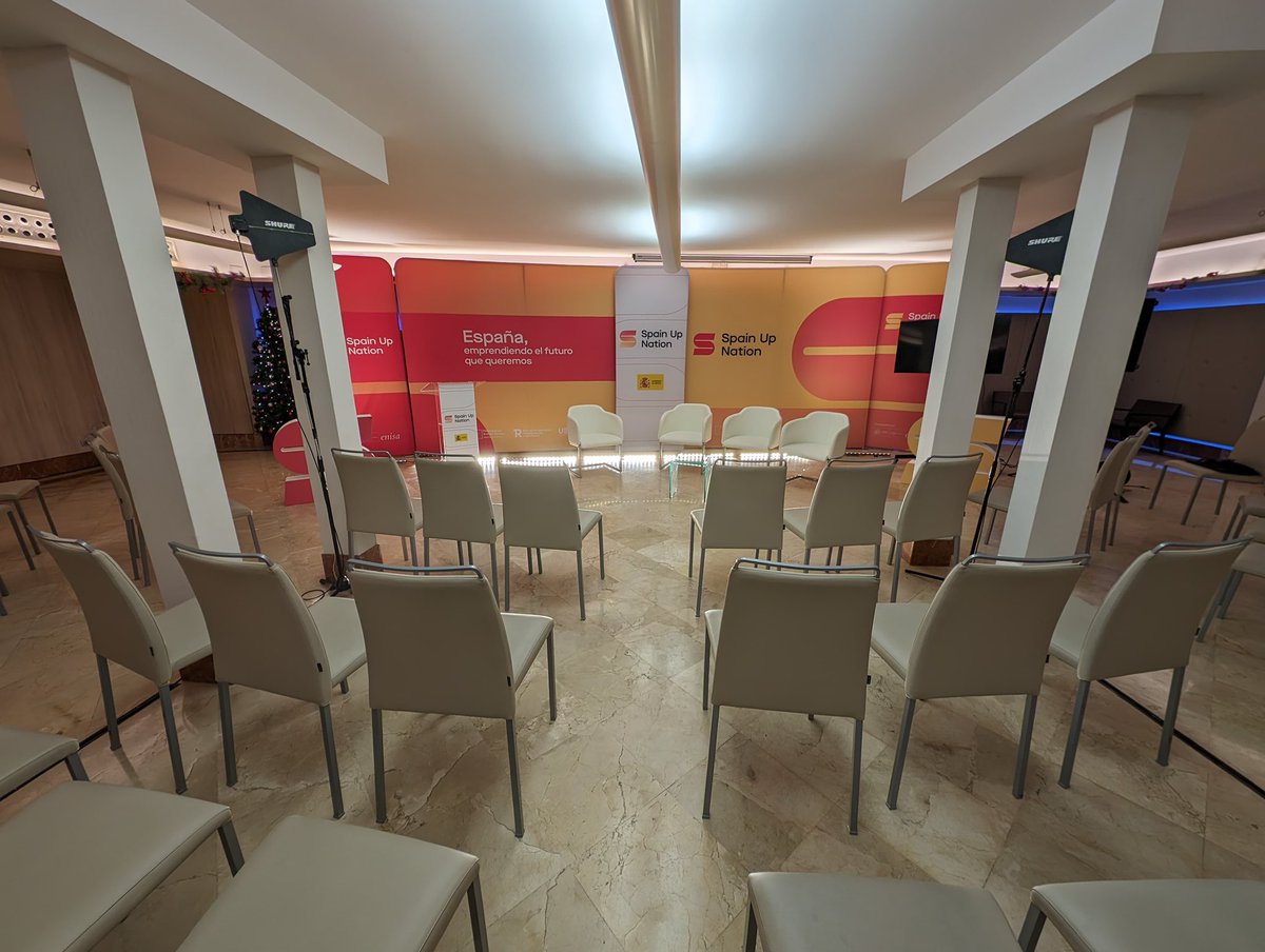 Ya está todo listo en #Cáceres para el encuentro de #SpainUpNation🇪🇸

Participan: Antoni Rondan, del equipo de Comunicación de ENISA; José Quesada, CEO de <a href="/_Solardrone_/">Solardrone</a>, y Fátima Mulero, CEO de <a href="/auTICmo/">auTICmo (Academy)</a>. 
Modera <a href="/Raquelroca/">Raquel Roca</a>