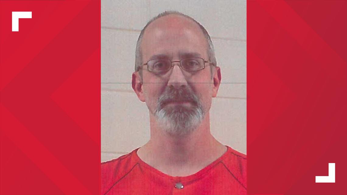 According to American local media, a Warner Robins teacher has been arrested after threatening to behead a 7th-grade student who said that she thinks that having Israel’s flag in classroom is offensive.