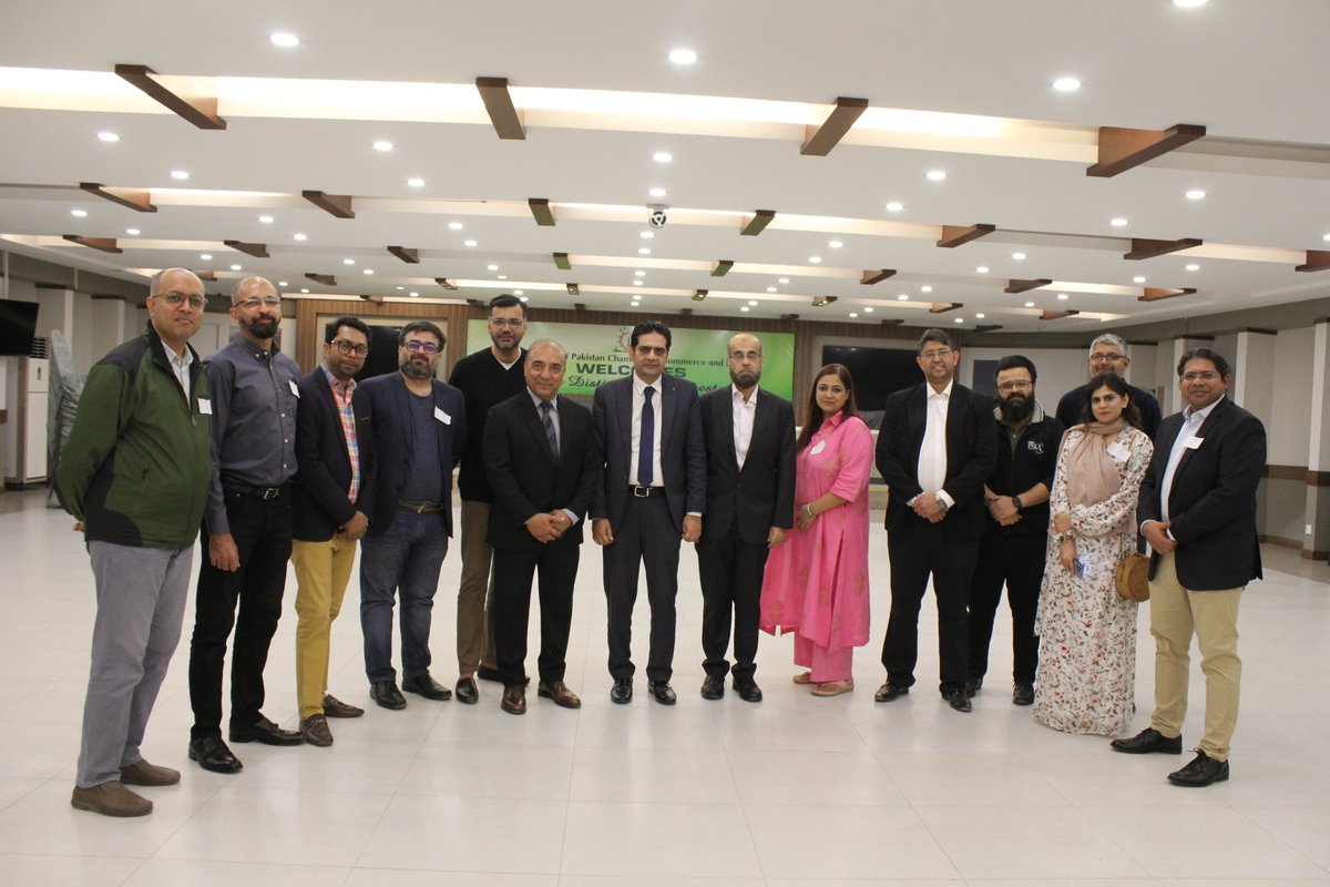 The first-ever Digital Leaders Community meetup last night at The @FPCCI Karachi! Shoutout to all the awesome digital Marketing professionals who made it, even on a weekday. It was not possible without the support of Shariq Vohra & food sponsor Sunridge Mart. #DigitalLeaders