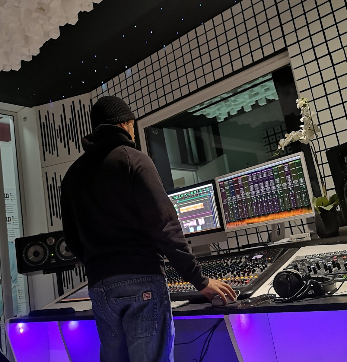 RMbeatmaker's tweet image. J'ai bossé sur pas mal de projets cette année, merci pour la confiance 🙏🏽🙏🏽

#mixengineer #mixage #studio #mastering #music #artist #beatmaker #beatmaking #rec #enregistrement #rmbeat #musicengineering