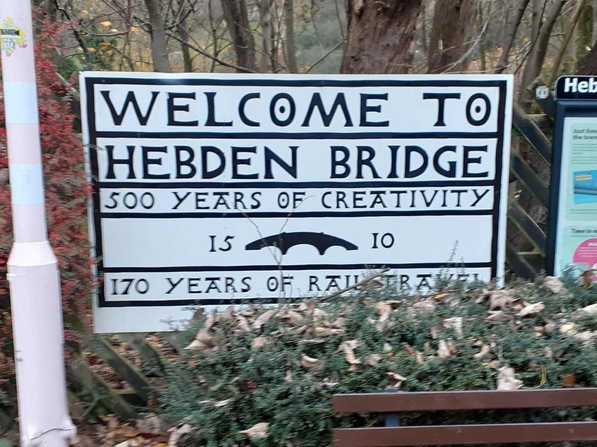 The Door-to-Door Christmas Special is live. I went knocking in Hebden Bridge for @R3TheVerb. I found out about a council estate called Dodnaze. But would anyone stop to talk? And would any of this have anything to do with Christmas? ----> doortodoorpoetry.com/2023/12/13/chr…