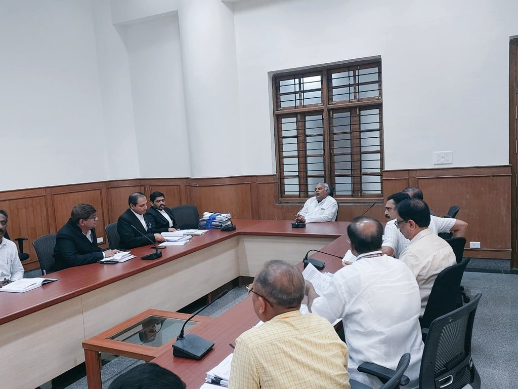 iShivanandpatil's tweet photo. ಬೆಳಗಾವಿಯ ಸುವರ್ಣಸೌಧದಲ್ಲಿ ಕಾರಟಗಿಯ ಎಪಿಎಂಸಿ ಗೆ ಸಂಬಂಧಿಸಿದಂತೆ ಹಿರಿಯ ಅಧಿಕಾರಿಗಳೊಂದಿಗೆ ಸಭೆ ನಡೆಸಲಾಯಿತು.
#APMCAct #BelagaviWinterSessions https://t.co/M1HWJMmUpI
