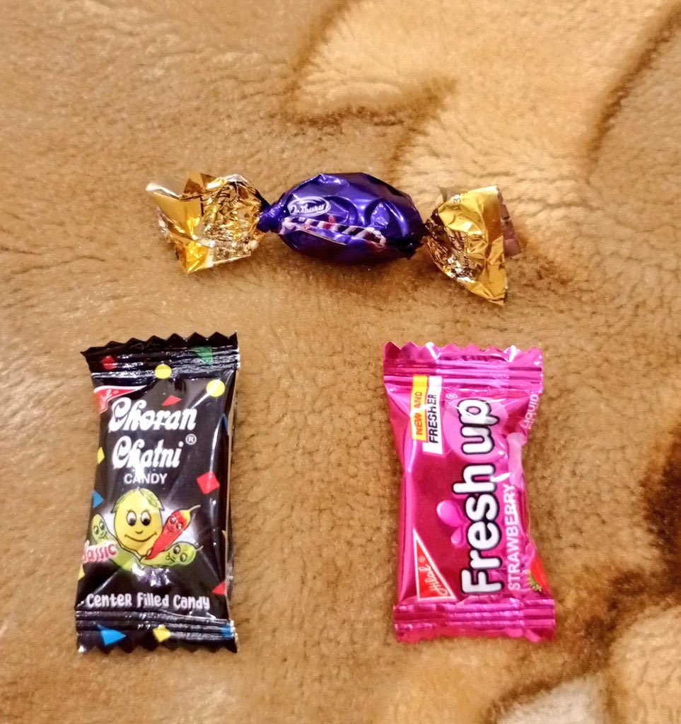 oye_billo's tweet photo. Choose one 🥺 https://t.co/dkhGA6OAPb