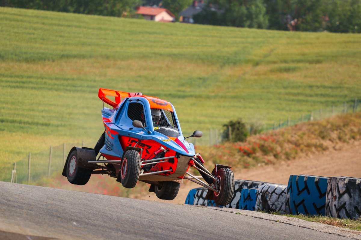 🏆 PEPE ARQUÉ 🏆

Dominio arrollador el mostrado por el campeón 2023 de #CERXC🟡 esta temporada, llevándose al bolsillo las tres victorias en juego 🥇🥇🥇

¡Enhorabuena, <a href="/pepearque/">Pepe Arqué</a>! 🏁

#CERX #Rallycross
