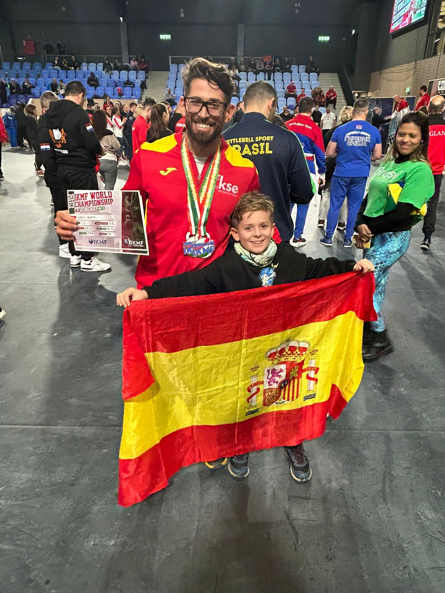 ayto_alboraya's tweet photo. 🏆 Carlos Broseta Martí, campió del món de Kettlebell

🏋️ En la modalitat 'snatch'

📍 En Zegled, Budapest (Hongria)

💪 Amb 914 repeticions sense tocar el sòl, més de 100 per davant del segon lloc

👥 Entre més de 200 participants https://t.co/09XsBWqfBU