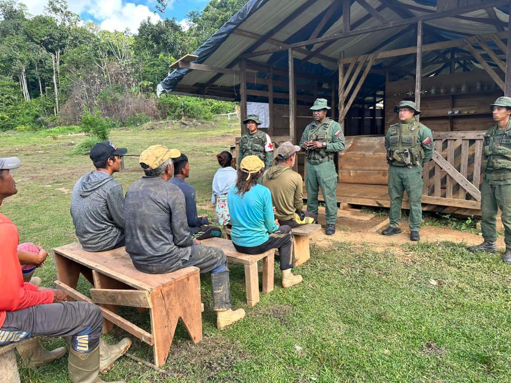 #AsíLoDijo || GJ <a href="/dhernandezlarez/">GJ. Domingo Hernández Lárez</a> #FANB desplegada en nuestro estado Guayana Esequiba llevando atención a nuestros ciudadanos venezolanos.
#SomosLoAfirmativo