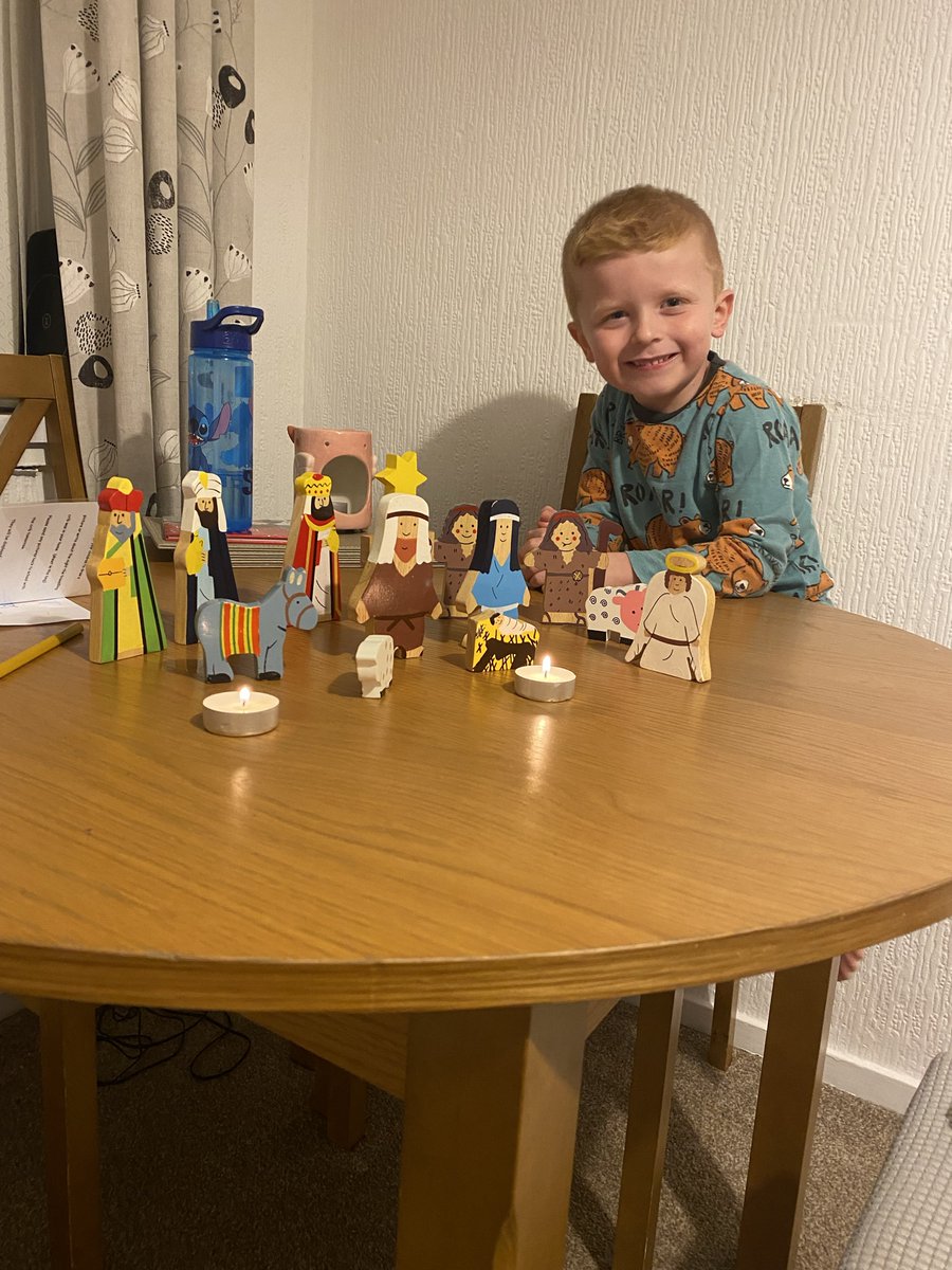 Stphilipevanspr's tweet photo. #dosbarthderbyn a #blwyddyn1 have been enjoying taking home the Travelling Crib each night. The children have used the Nativity figures to pray at home with their families as we await The Birth of Jesus. #spere #homelearning #travellingcrib @CatholicCardiff https://t.co/bUJnYPxwWk