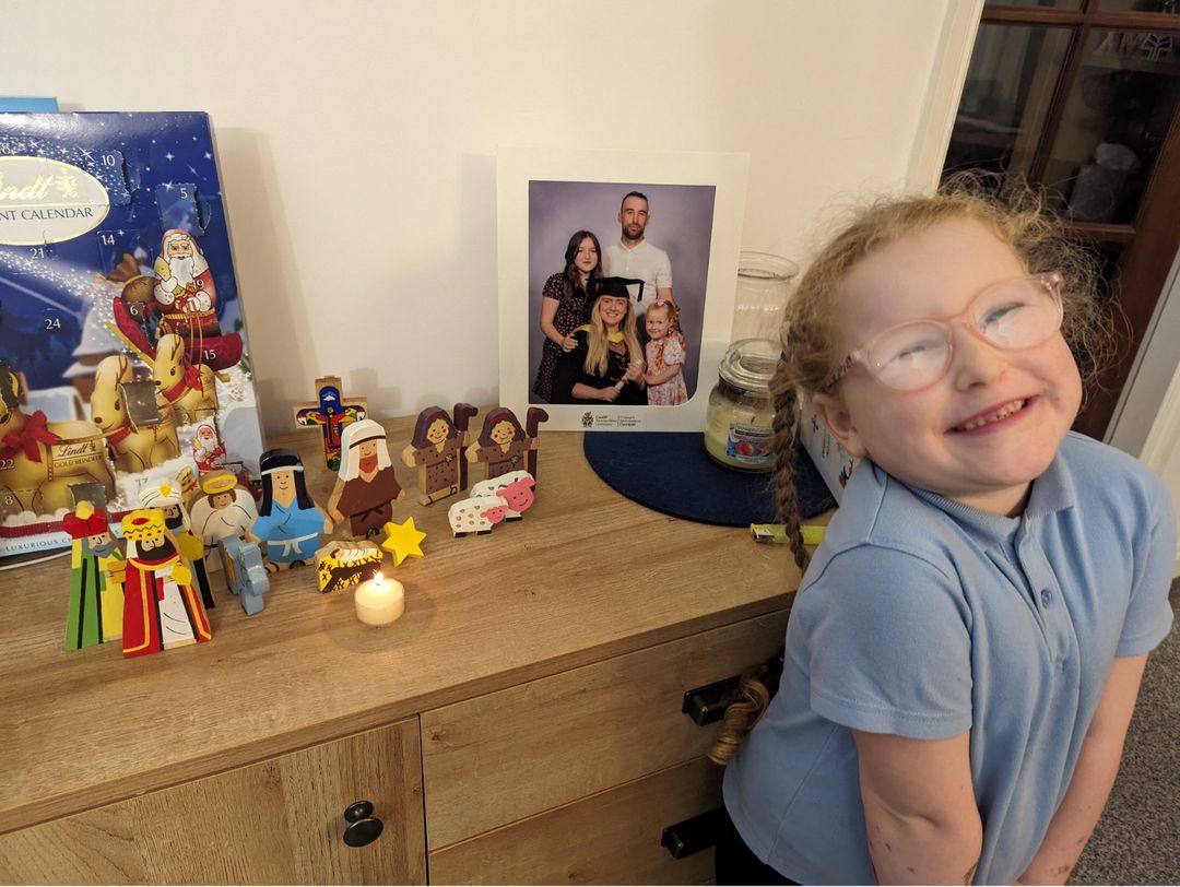 Stphilipevanspr's tweet photo. #dosbarthderbyn a #blwyddyn1 have been enjoying taking home the Travelling Crib each night. The children have used the Nativity figures to pray at home with their families as we await The Birth of Jesus. #spere #homelearning #travellingcrib @CatholicCardiff https://t.co/bUJnYPxwWk