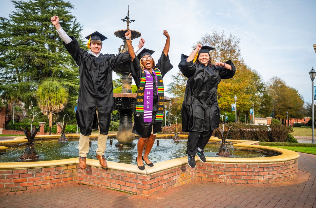 AUG_University's tweet photo. Jumping into our @AUG_Alumni status! Happy graduation day, Jaguars π π #AUGGRAD https://t.co/nsFxUD5aJ1