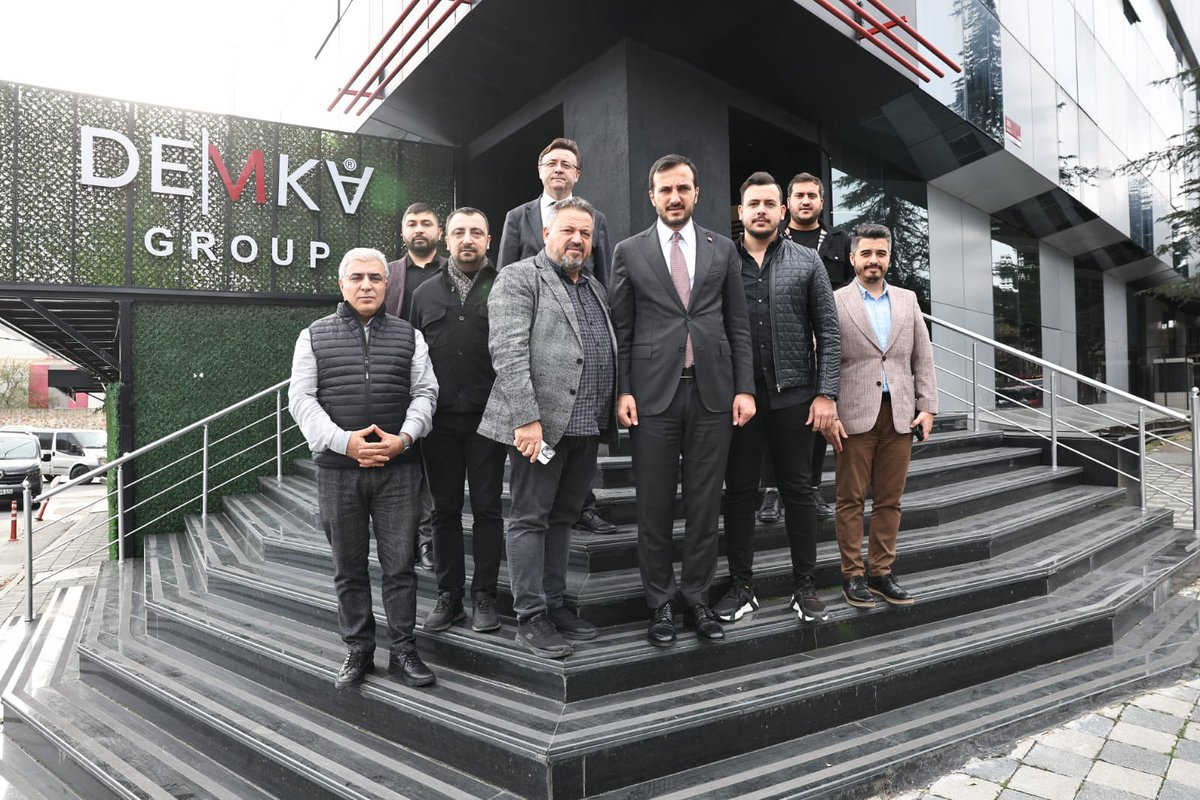 abdullahozdemir's tweet photo. 6 Şubat depremlerinin 2’nci gününde Adıyaman’daki çalışmalarımız esnasında bölgedeki fabrikasının kapılarını bize açarak yardımlarını esirgemeyen Demka Tekstil Sahibi Emin Demir’i ziyaret ettik.

Emin Bey’e ve çalışma arkadaşlarına kolaylıklar ve bereketli kazançlar diliyorum. https://t.co/Ts4xwaDTCV