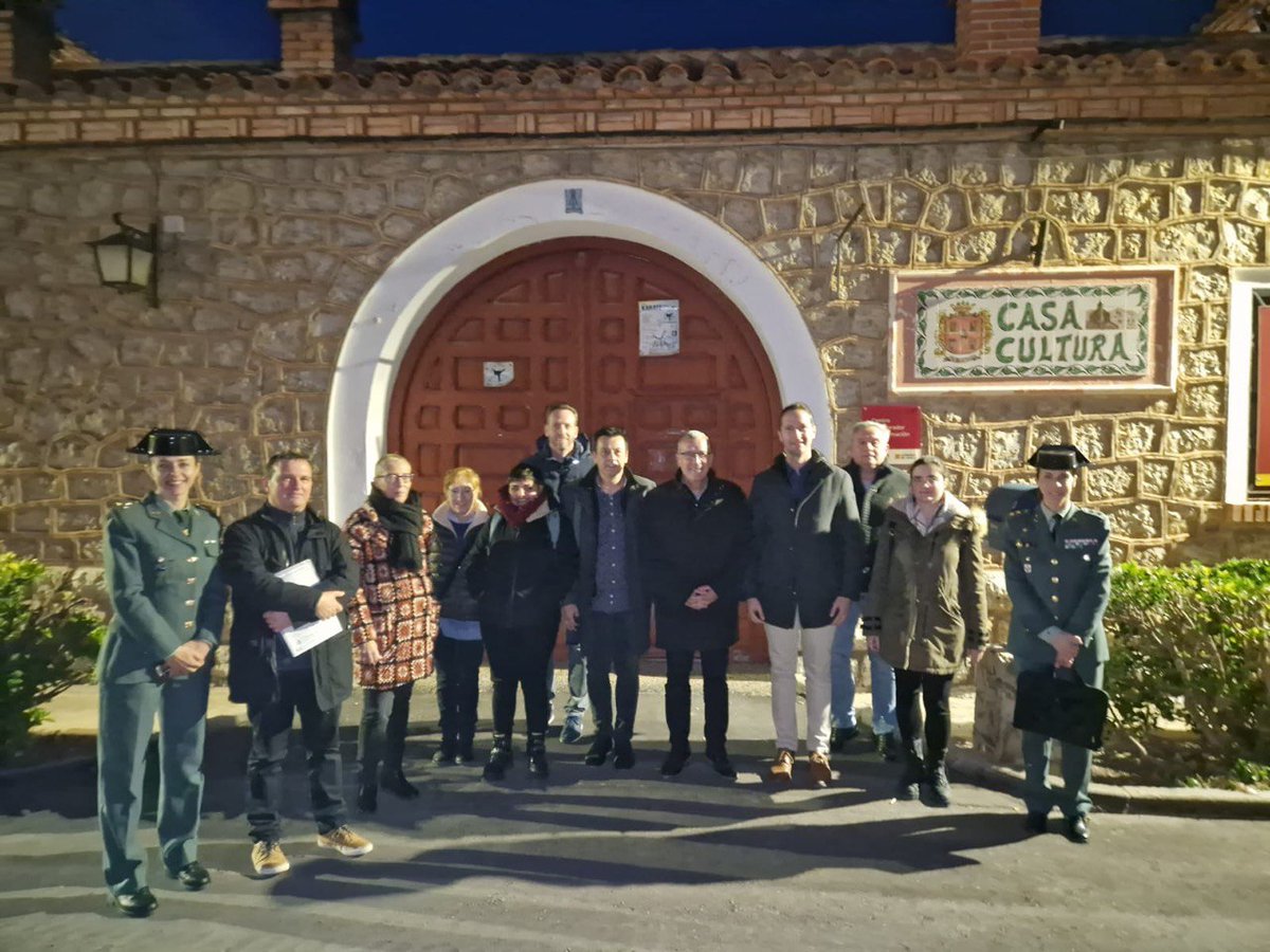 Reto Demográfico (@rdemografico) on Twitter photo ► <a href="/Pacoboya/">Francés Boya Alós</a> ha visitado #GeaDeAlbarracín para conocer los proyectos de lucha contra la #despoblación, en los que hay financiación del <a href="/mitecogob/">Transición Ecológica y Reto Demográfico</a> en desarrollo local, vivienda y energías renovables
El #Plan130 está permitiendo llevar inversiones al medio rural @P_recuperacion ► <a href="/Pacoboya/">Francés Boya Alós</a> ha visitado #GeaDeAlbarracín para conocer los proyectos de lucha contra la #despoblación, en los que hay financiación del <a href="/mitecogob/">Transición Ecológica y Reto Demográfico</a> en desarrollo local, vivienda y energías renovables
El #Plan130 está permitiendo llevar inversiones al medio rural @P_recuperacion