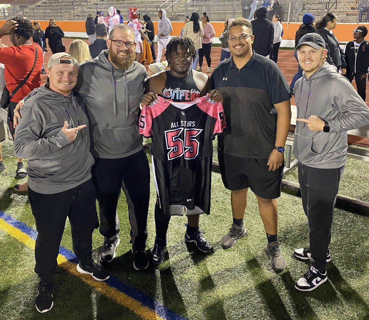 So proud of all of these guys. They all worked their butts off to make the most out of these last 4 years. Can’t wait to watch them on Saturdays. These 4 will always have a special spot. 💯

#VAM #FFA