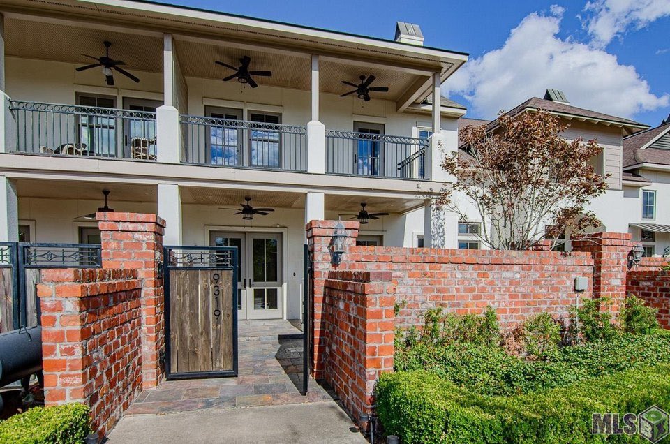 ChrisClyburn2's tweet photo. @Dark_Centauri @the_transit_guy @hd2rcb9sdc @GhostandWolf Take a look at this home I found on https://t.co/zaCp51VesT
9319 Sculptor Ct, Baton Rouge
$450,000 ·  3beds · 3.5baths

https://t.co/eNJCSvXPmd https://t.co/w0svLtoPnU