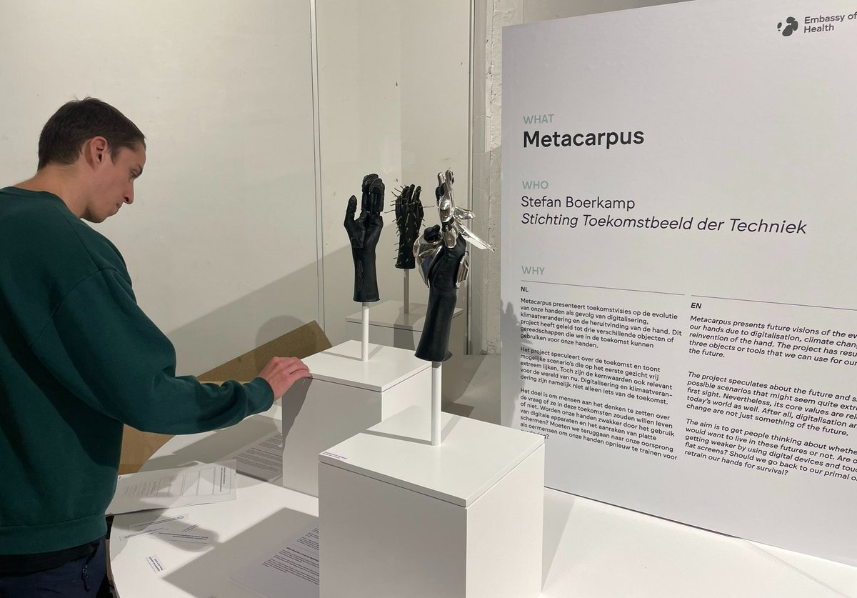 stt_toekomst's tweet photo. TERUGBLIK – Wat was het bijzonder de publicatie Toekomst van het lichaam te lanceren tijdens de  @dutchdesignweek! Het boek staat nu op onze website. 

➡️ Download: https://t.co/RB3vN9vPXi
📖 Liever papier? Bestel via info@stt.nl (€ 19,90)

#mensverbetering @designembassies https://t.co/g7Mhp4Ke2J