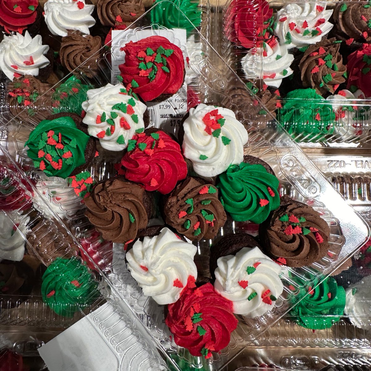 Got a sweet tooth? Try our "Oh Bite Brownies" for a little treat this holiday season! 🎄🎅🍫