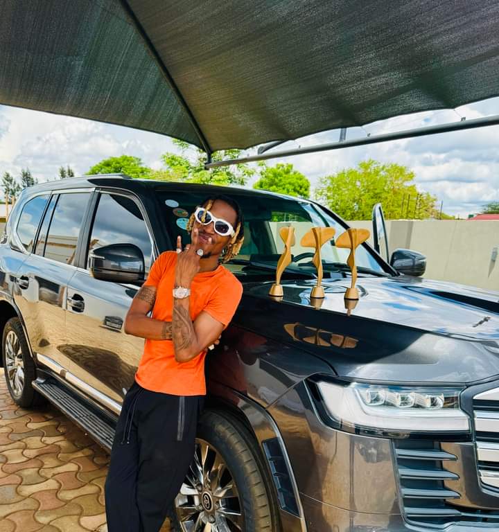 ZambianAnalyst's tweet photo. The Anti-Corruption Commission says the vehicle musician Yo Maps has been parading is under investigations for possible proceeds of crime.

ACC Head of Corporate Communications says the vehicle was bought by someone else and registered in another person's name. https://t.co/PEYVrRHCkQ