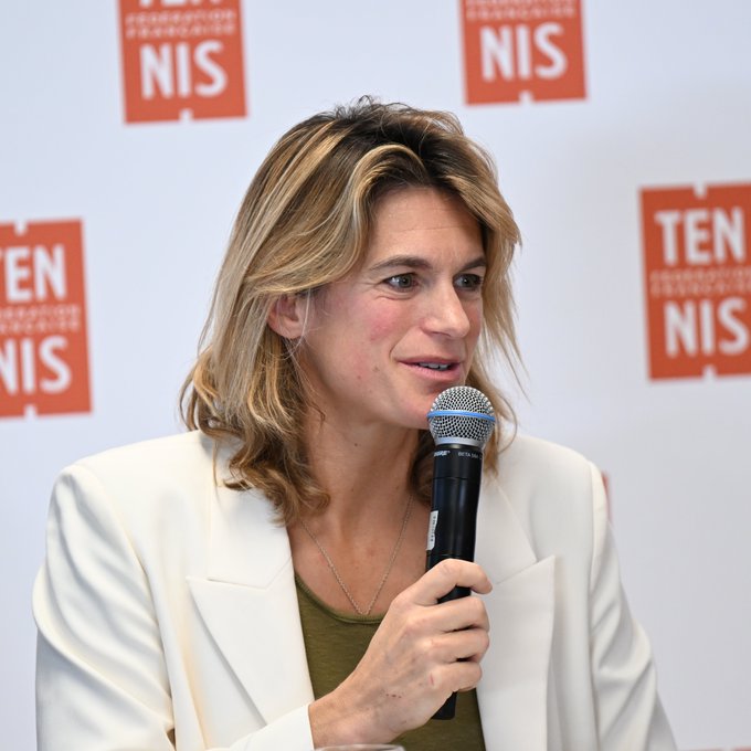 AMÉLIE MAURESMO - Página 10 GBTfcfkXwAAFgFp?format=jpg&name=small