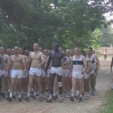 DelphineSankara's tweet photo. 🔴Guinée🇬🇳/L'armée Française🇫🇷 est installée dans le pays de #Sékou_Touré depuis le 15 Août 2022.

Le Colonel #Mamady_Doumbouya ancien Légionnaire Français🇫🇷 a inséré 210 de ses ex-compagnons dans les Renseignements Généraux et à l'état major.

Qui vivra verra !
La lutte continue https://t.co/Drp5QckFkN