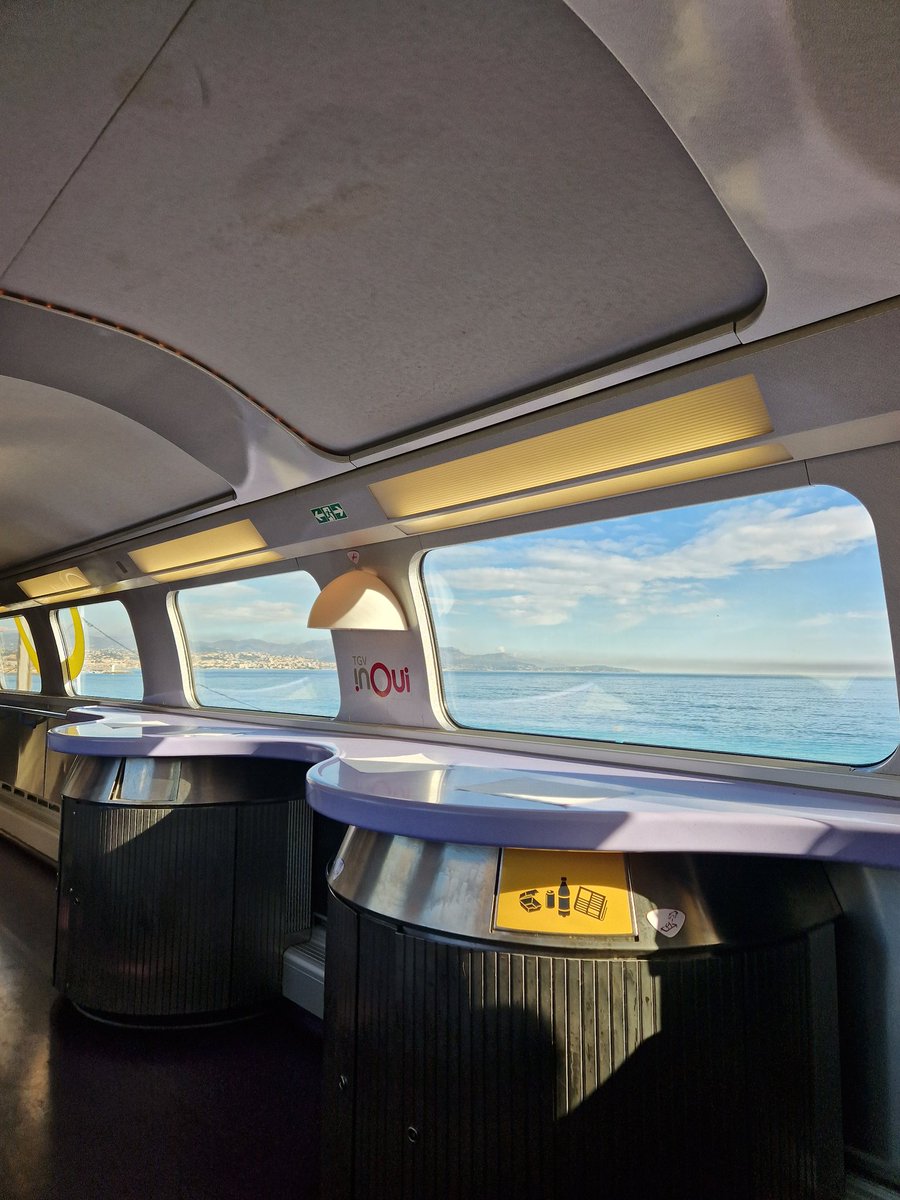 CDBAlex's tweet image. Quittons #Nice06 pour #ParisGareDeLyon 

↪️ A bord vos services #Inouï : Wifi Bar &amp;amp; équipage disponible ! 

Bon voyage 👋🚄 @SNCFVoyageurs