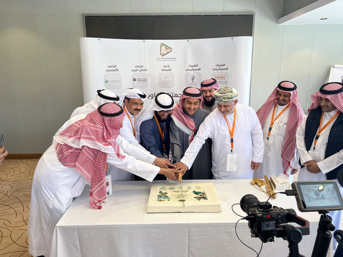 يفخر #فندق_مداريم بكونه راعياً لجمعية سفراء التراث ، نحن  نسعد بتقديم أعلى مستويات الضيافة لجميع الضيوف الكِرام . 

#Madareem_hotel 
#وجهتنا_زلفاوية
@Heritage_AMBS