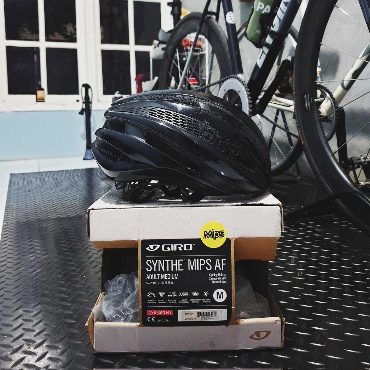 starburstreamm's tweet photo. wts giro synthe 1 mips
black size M

good condition
Rp. 1.500.000

lokasi BSD
Rekber, kirim-kirim, COD ready

#fnfjb https://t.co/OqEG3Dvv2r