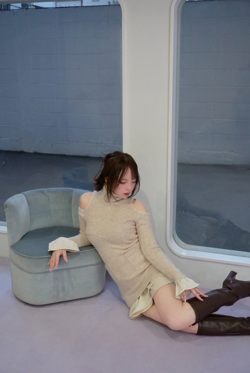 Demi knit mini dress color beige/black ¥16500-tax in ニットと