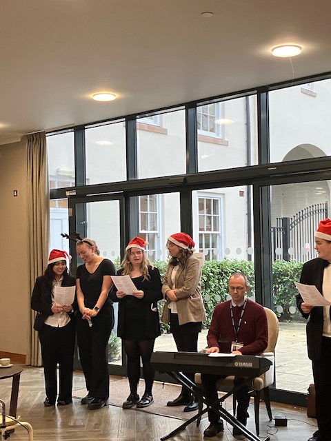The Kingsley School (@kingsley_school) on Twitter photo Our Kingsley Sixth Form <a href="/KiBcharity/">Kissing It Better</a> volunteers sung Christmas carols yesterday for residents of Gainsborough Hall care home in Leamington. Read the full story here: shorturl.at/qwzB6 Our Kingsley Sixth Form <a href="/KiBcharity/">Kissing It Better</a> volunteers sung Christmas carols yesterday for residents of Gainsborough Hall care home in Leamington. Read the full story here: shorturl.at/qwzB6