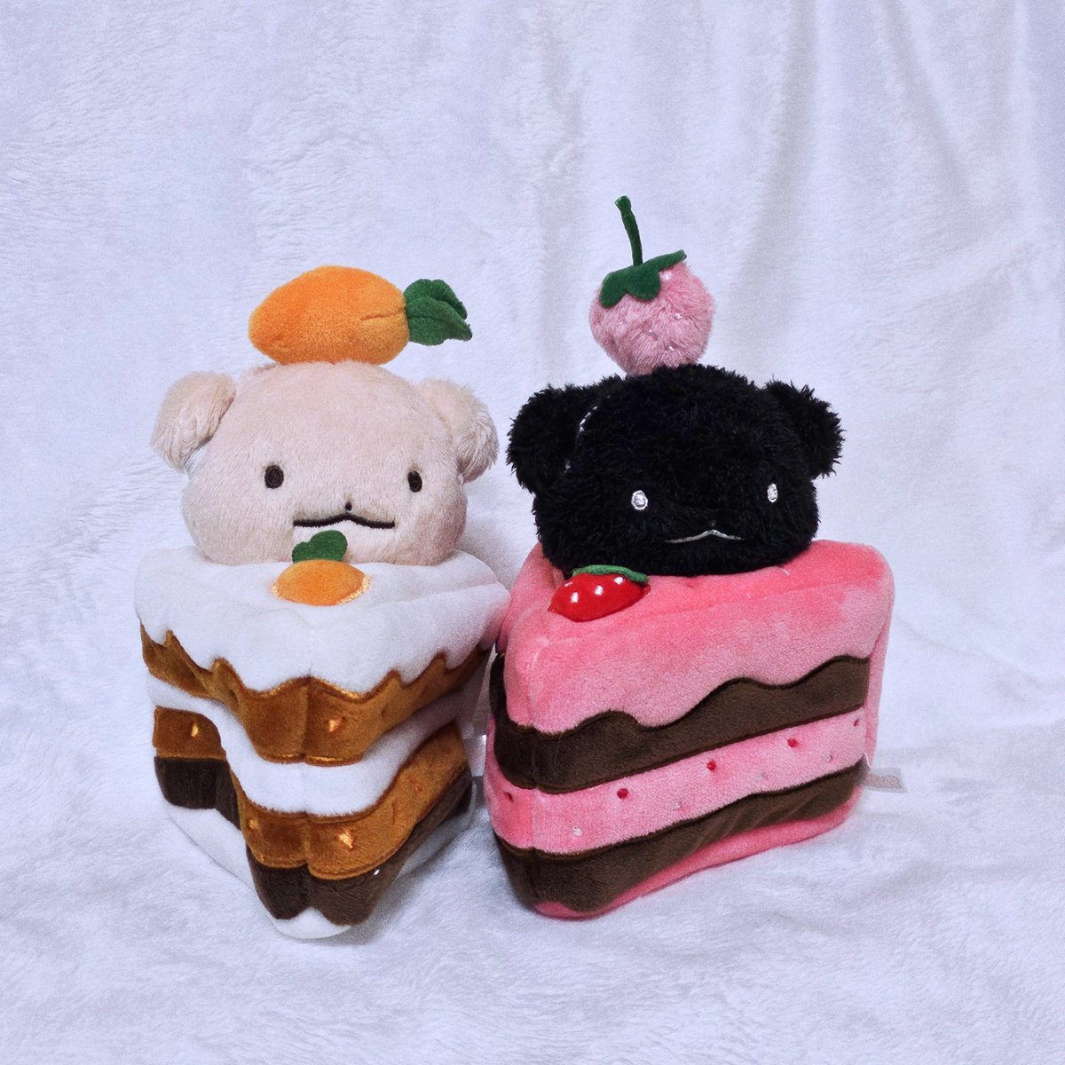 ddyaddyadoll's tweet photo. 🐾 곧...‼️이라고 하기엔 쪼끔 이르지만 약 한시간 후 재고판매가 시작됩니땨🤍🤍🤍
예비 땨주님들을 위하여 누룽땨와 깜깜땨를 모델로 섭외해왔습니땨🎊🎊🎊
땨들의 귀엽고 사랑스럽고 멋진 모습 감상해주십띠오🙇‍♀️🩷
oO(비밀인데,,, 사실 땨땨들은 실물파옝용😳) https://t.co/eoUNemmrYO
