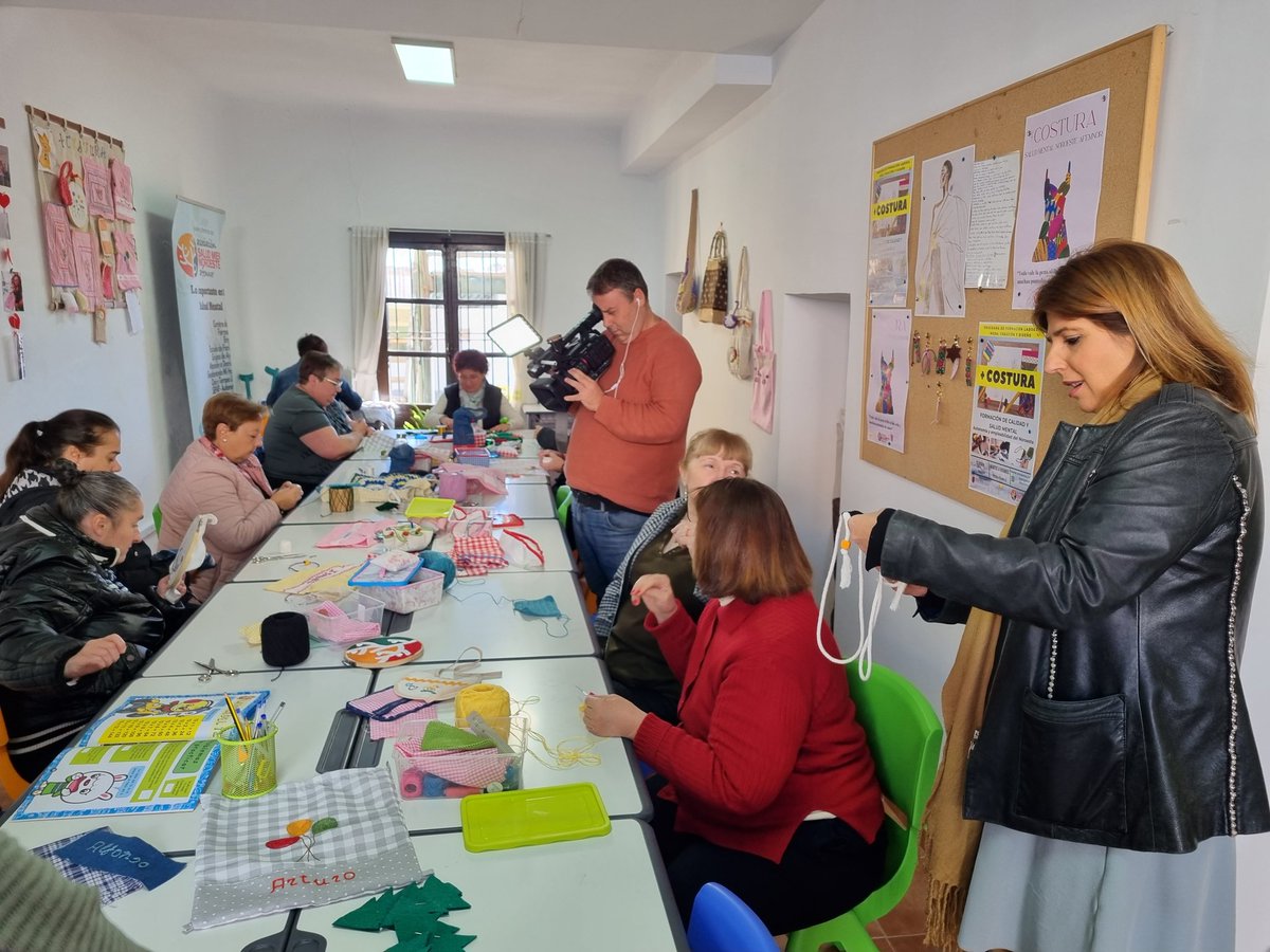 afemnor's tweet photo. Fantástica visita de @MaraJosOrtizTV con su programa ❤️ Solidario @CorazonSolid de la 7TV Región de #Murcia @la7tele para el que estamos preparando una muestra de lo que hacemos desde @afemnor y #Norempleo 

Que en estas fechas la #Solidaridad brille como merece🤗
#SaludMental https://t.co/1sM0j58Cqb