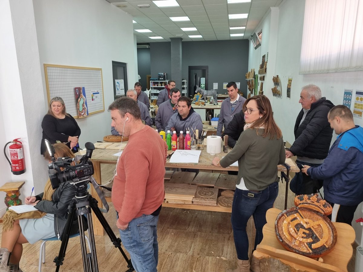 afemnor's tweet photo. Fantástica visita de @MaraJosOrtizTV con su programa ❤️ Solidario @CorazonSolid de la 7TV Región de #Murcia @la7tele para el que estamos preparando una muestra de lo que hacemos desde @afemnor y #Norempleo 

Que en estas fechas la #Solidaridad brille como merece🤗
#SaludMental https://t.co/1sM0j58Cqb