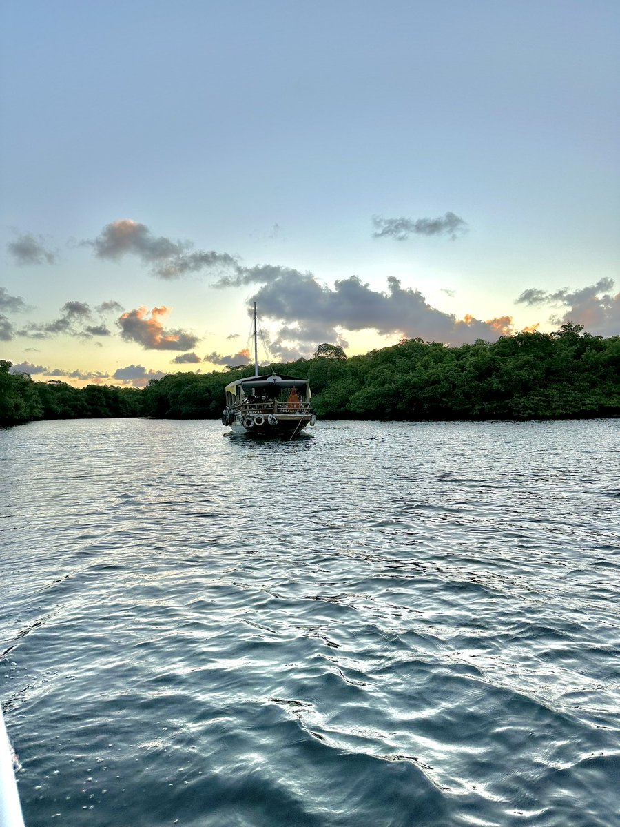 alexcabralds's tweet photo. We are moored for two weeks at the mouth of a tidal creek, measuring high frequency greenhouse gases emissions and porewater exchange from mangroves. #bluecarbon #CO2 #CH4 #N2O #222RN https://t.co/fFVzJTzYz2