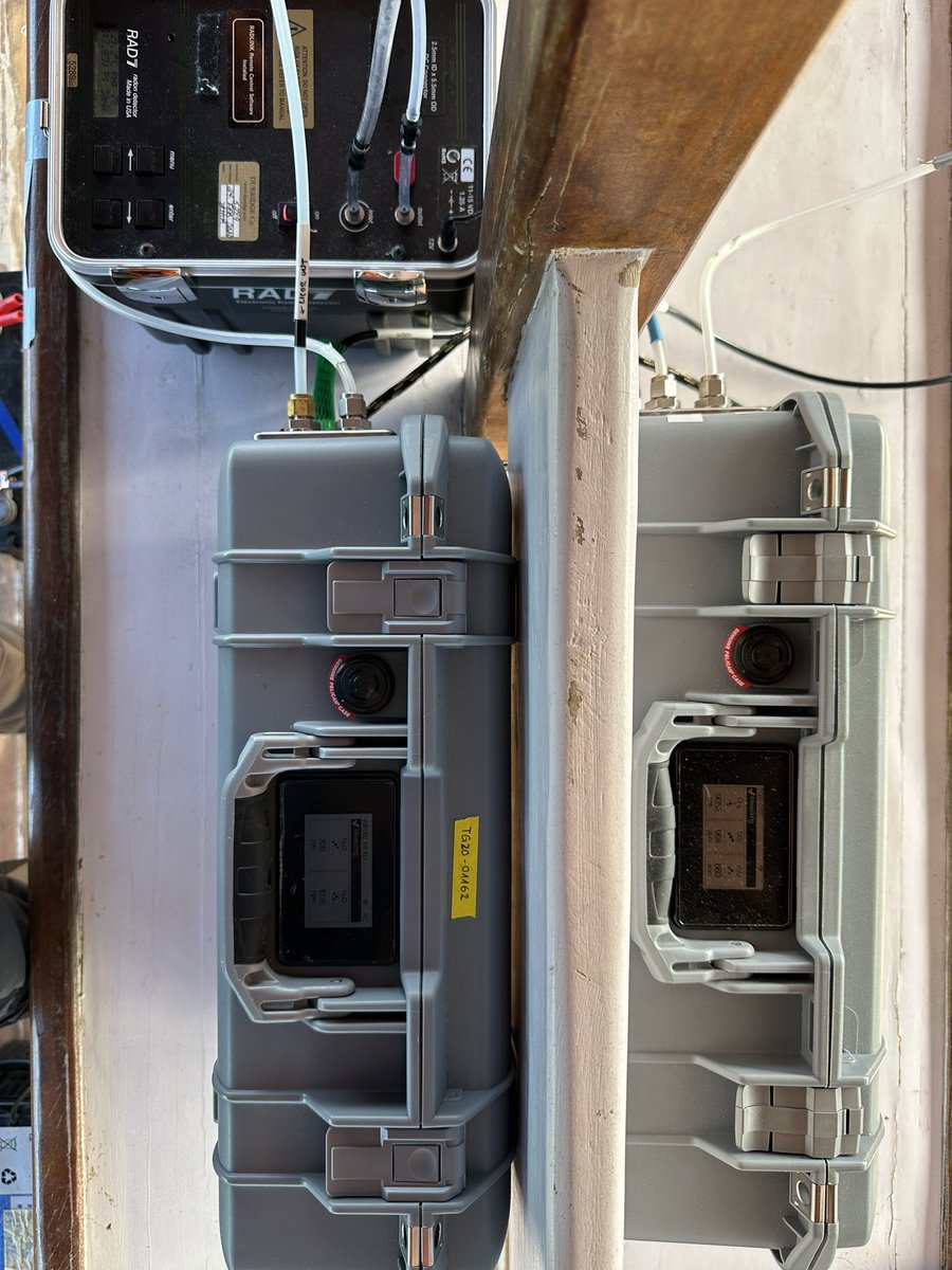 alexcabralds's tweet photo. We are moored for two weeks at the mouth of a tidal creek, measuring high frequency greenhouse gases emissions and porewater exchange from mangroves. #bluecarbon #CO2 #CH4 #N2O #222RN https://t.co/fFVzJTzYz2