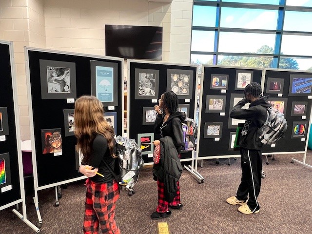 WSHSNNLib's tweet image. The Pop Up Art Show filled the library with amazing talent.  @NNPSArts @NNPSWoodside @nnschools @oliviacanwrite