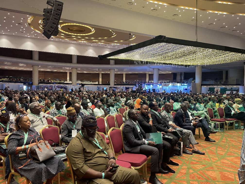 FWCommunities's tweet photo. LIVE PANEL DISCUSSION AT THE 4th Lagos Real Estate Market Place Conference &amp; Exhibitions with @lasrera1
------
For more updates.

Follow Us
@firstworldcommunities
#lasrera  #realestate #realtor #coopcity #firstworldcommunities #coopcitylekki #choisgarden #property #forsale https://t.co/ePGkgYBtSO