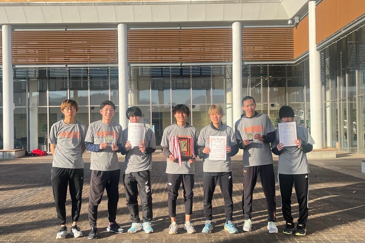 ygu_ac's tweet photo. ○上野原市駅伝競走大会

12月10日に上野原市にて、上野原駅伝が行われました。
一般の部で、1区宮川、2区平野、3区原田、4区中込、5区小原が出場しました。

総合結果は一般の部で第2位でした！🥈
また、1区の宮川くんと4区の中込くんが区間賞でした！

来年も頑張ってほしいと思います！ https://t.co/JyzOTcbIQm