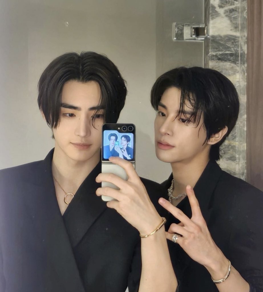 nongjakekub's tweet photo. โตไปด้วยกันนะแก ㅠ ㅇ ㅠ https://t.co/qbJm8FTEuz