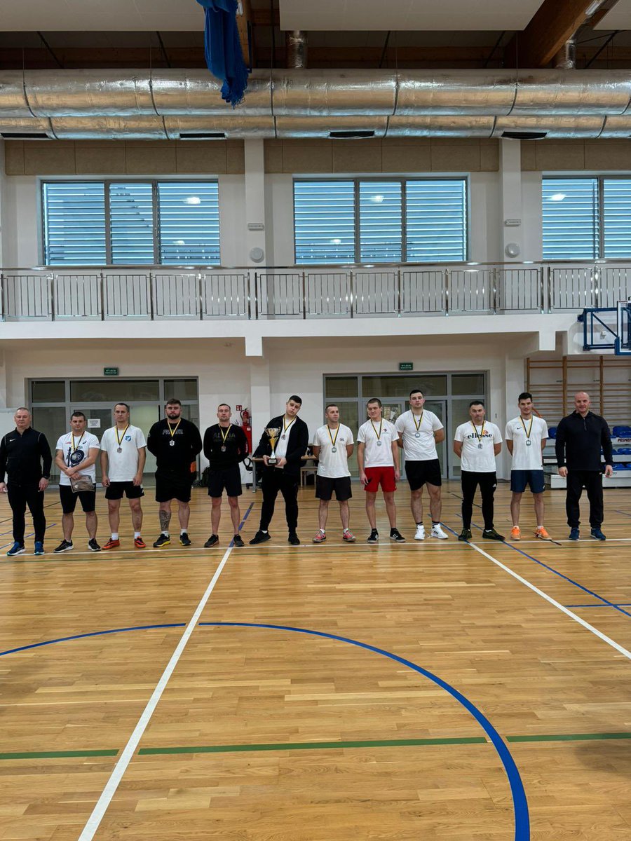 1WBPanc's tweet photo. Sport wspiera zdrowy rozwój fizyczny i psychiczny, kształtuje charakter oraz buduje ducha drużyny.
Dziś odbyły się Mistrzostwa #1WBPanc w piłce koszykowej 🏀
Po zaciętej walce na podium stanęli:
🥇 #bz
🥈 #bdow
🥉#3bcz
MVP- kpr Damian
🙌🏻 Gratulujemy https://t.co/8EAv78klRo
