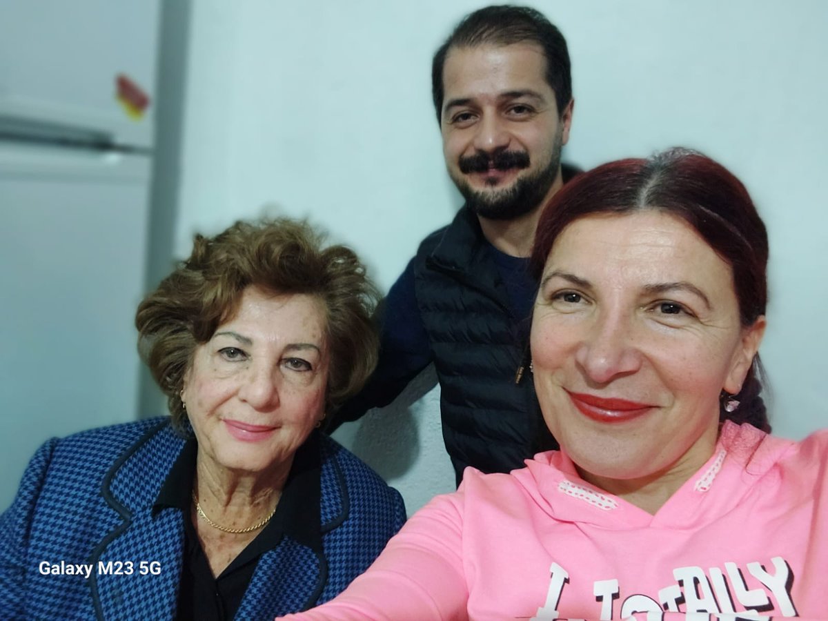renginaltinbas's tweet photo. Müzik dersimizden
@sevginazo @mansuryavas06 
@YanmazOnder
@mizrakesin 🌹🌹🌹 https://t.co/0AQZp2kmv2