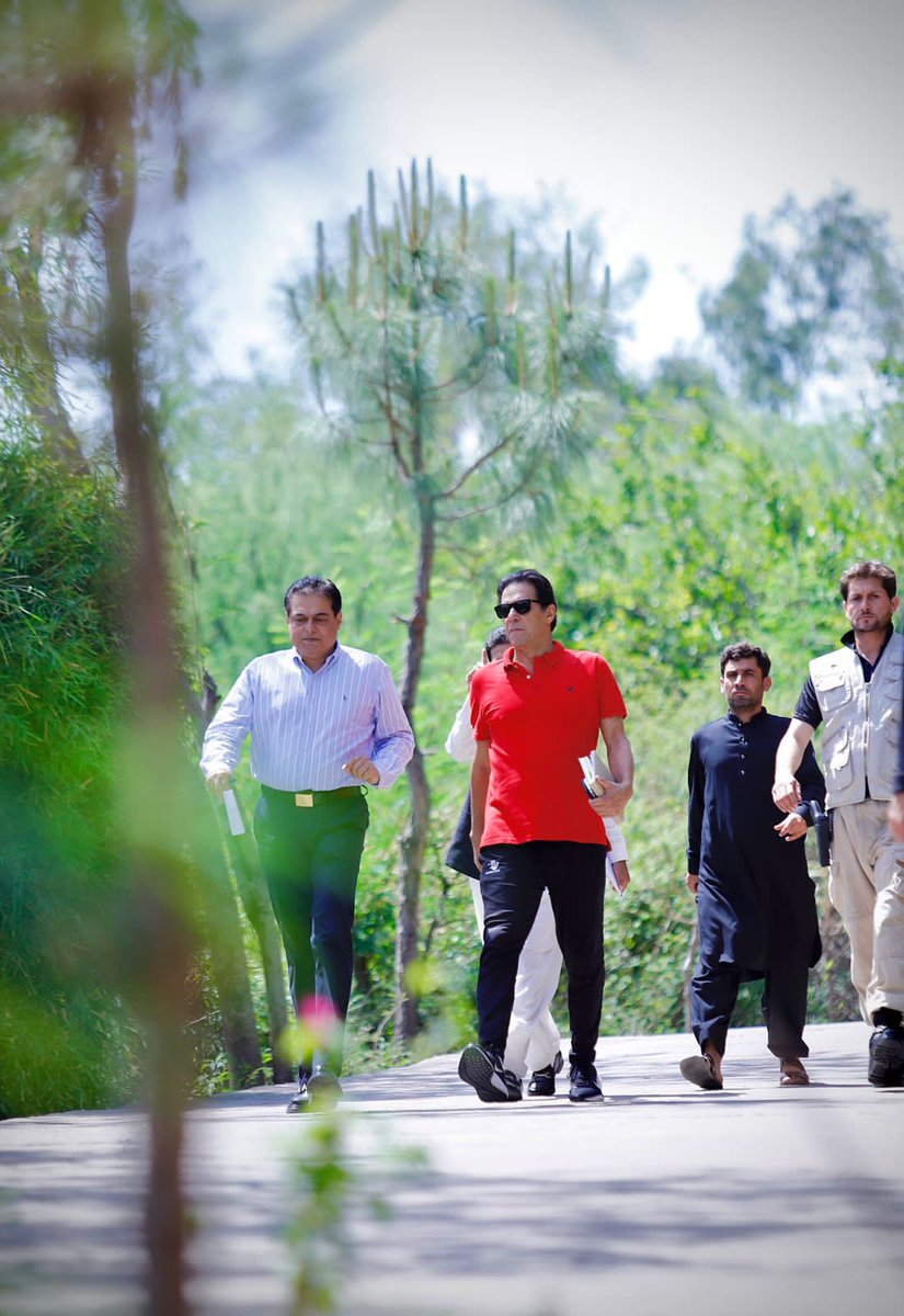 ‏Leͥenͣaͫ Khan tweet media
