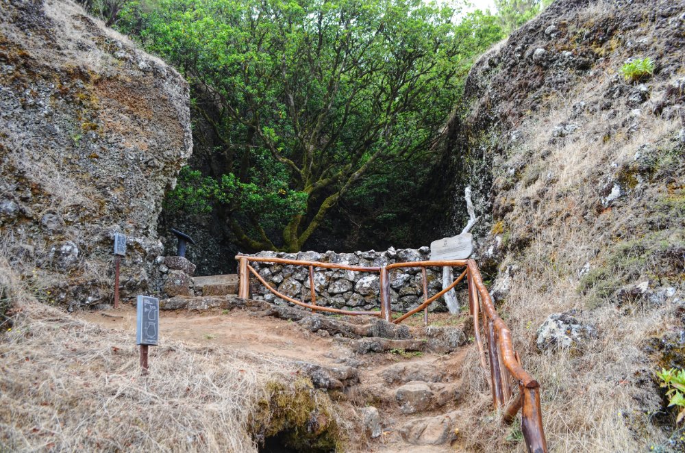 More #CanaryIslands locations that were inspirations for By the Time Dawn Breaks amazon.co.uk/Time-Dawn-Brea… An abandoned mining camp on #Tenerife; a church with a gruesome secret on #LaPalma; a farm in a volcanic caldera on #GranCanaria; and the Tree of Life on #ElHierro