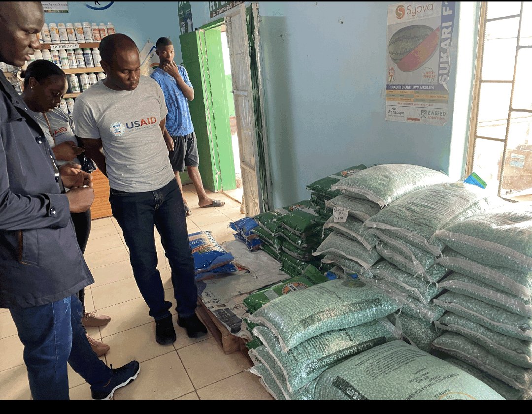 AgovaSV's tweet photo. 🎇Wrapping up the year on a high note with visits to our #EDGE #MSMEs in #KapiriMposhi and #Mkushi. Thrilled to witness the tangible and positive impact of our efforts on the growth of these #MSMEs.

Excited about the journey ahead, empowering more #MSMEs growth.🌾 https://t.co/7fDEXK6db4