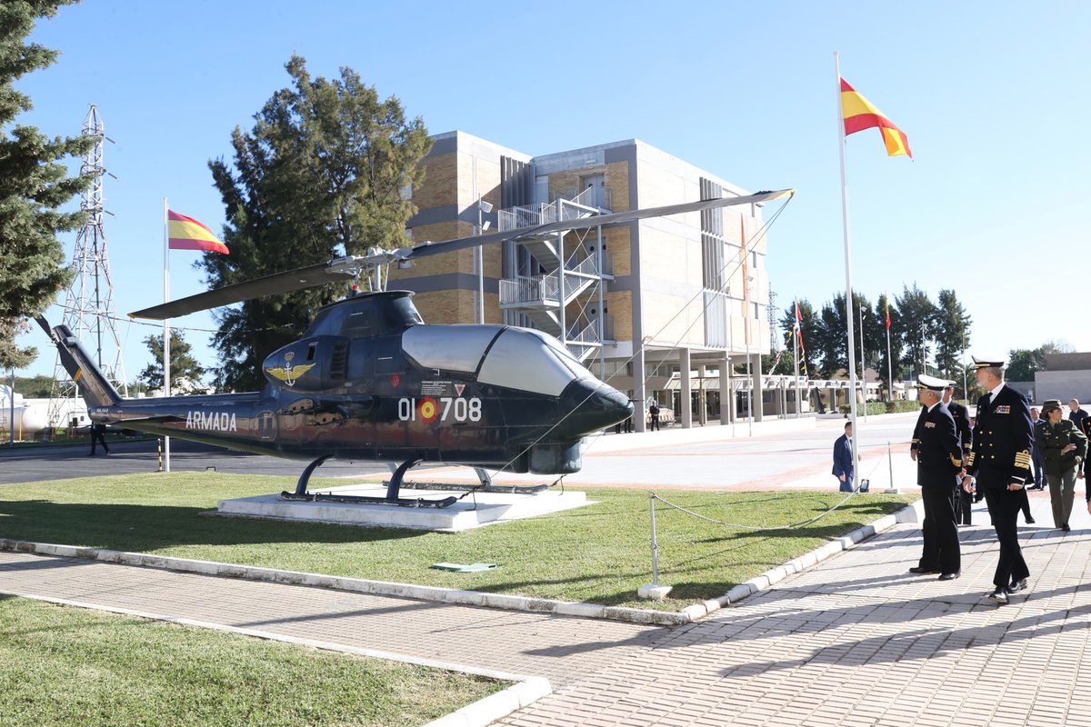 Recorrido del Rey por las instalaciones de la Escuela de Suboficiales de la Armada en San Fernando (Cádiz).

➡️casareal.es/ES/Actividades…