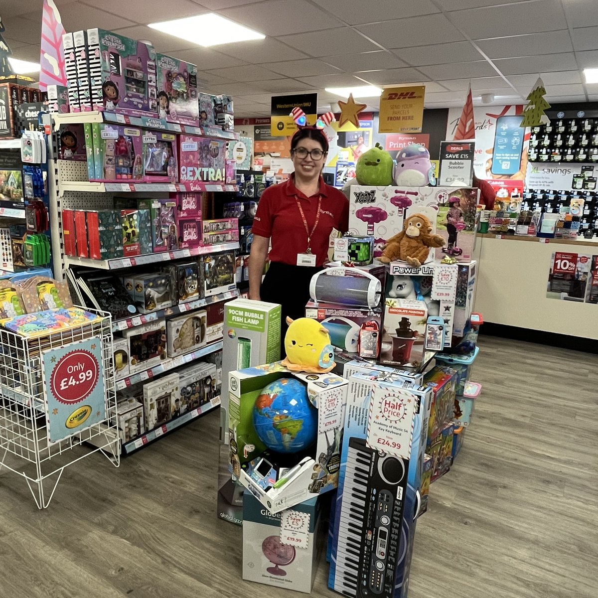 NorthwichBID's tweet photo. Get your merry self down to @RymanStationery for some awesome deals on trending Christmas presents! They've got everything you need to wrap those bad boys up too. 🎁 https://t.co/IU3JrZ57VV