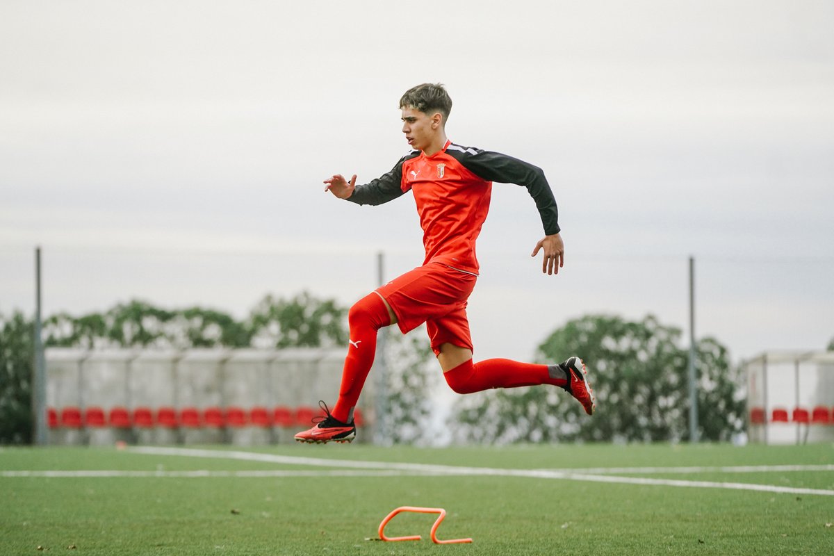 scbragaformacao's tweet photo. Preparados. Focados na nossa missão 🫡

#Sub16 | SC Braga 🆚 GD Chaves

🗓️ 17/12
⏰ 11h00
🏟️ Cidade Desportiva

#PorMaisFuturo https://t.co/G7NVSq1z3U