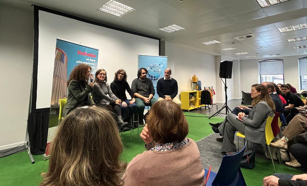 Asturgar's tweet photo. #AsturgarCerca
📌Acompañando a @Valnalon en la jornada final del proyecto del #BancodeEnsayos perteneciente a la #redCOE de @empleo_SEPE.
Muchas gracias por invitarnos a colaborar en este proyecto y felicidades a todos los “ensayistas” de esta tercera edición.
#EresAsturgar https://t.co/NlaTQvuoq9